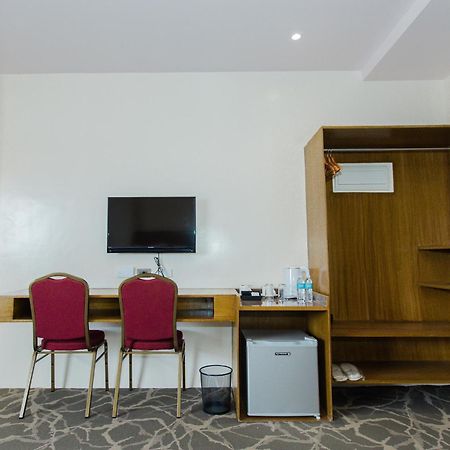 Maxi Hotel And Event Center Città di Tagbilaran Esterno foto