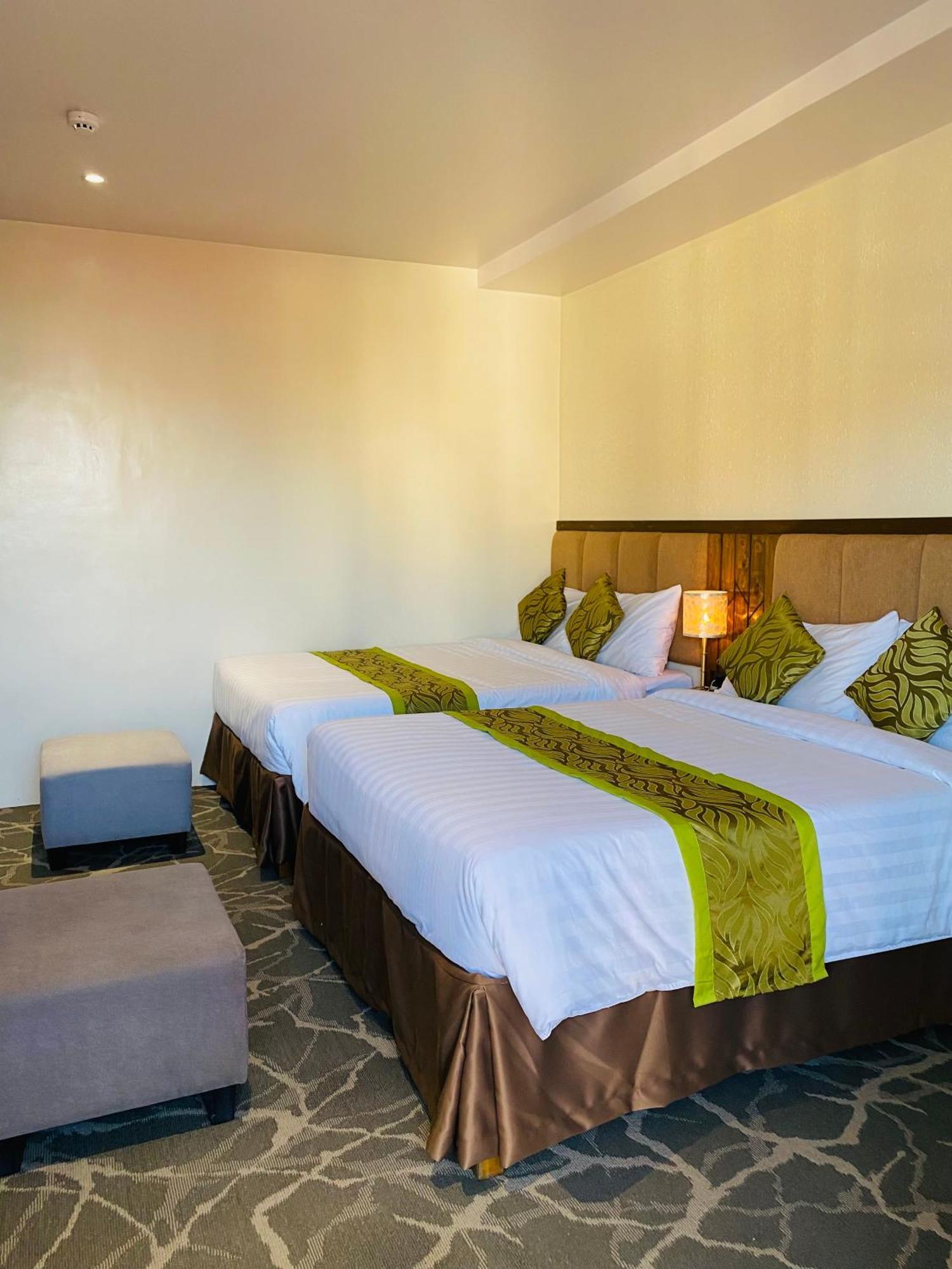 Maxi Hotel And Event Center Città di Tagbilaran Esterno foto