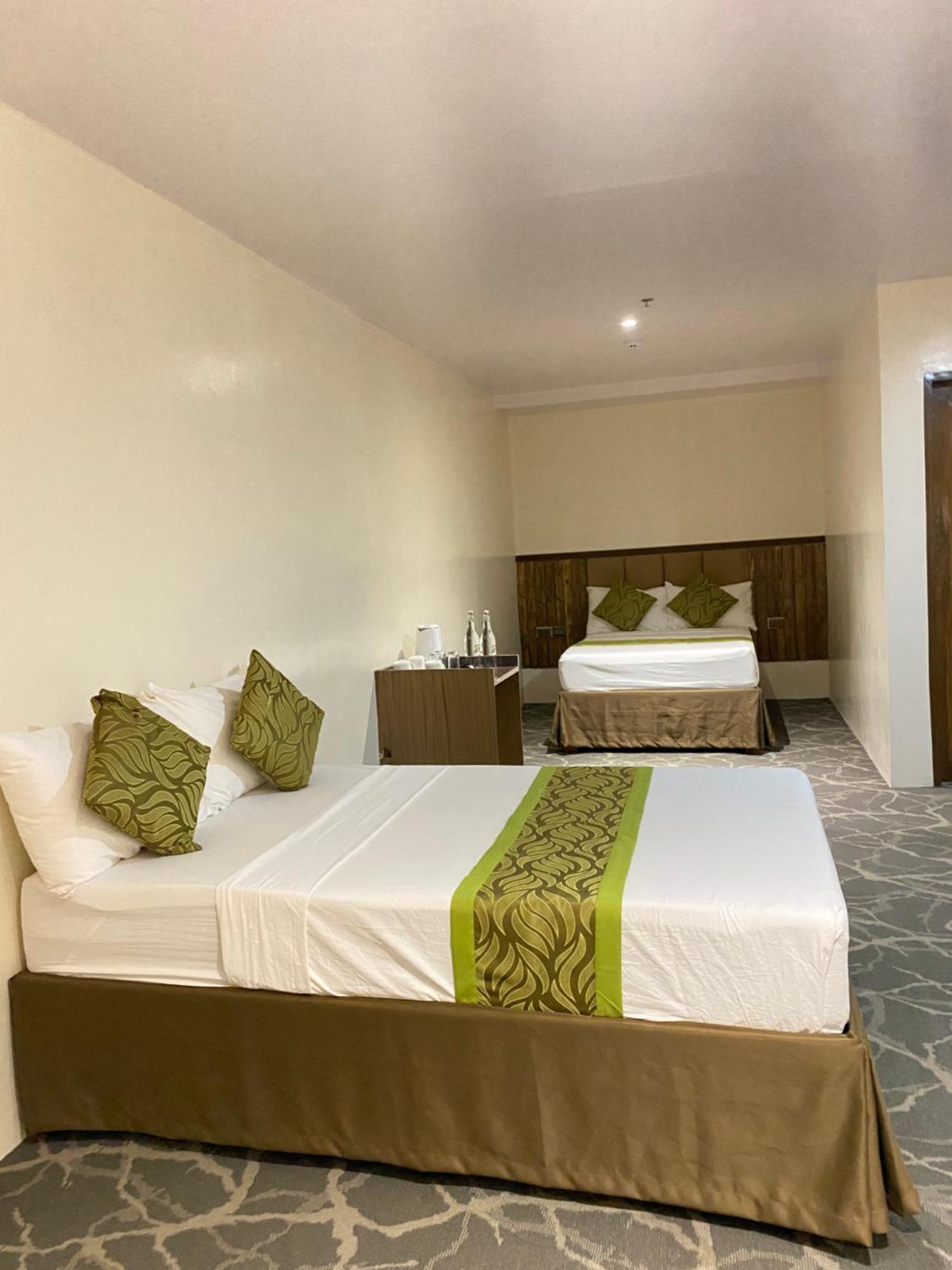 Maxi Hotel And Event Center Città di Tagbilaran Esterno foto
