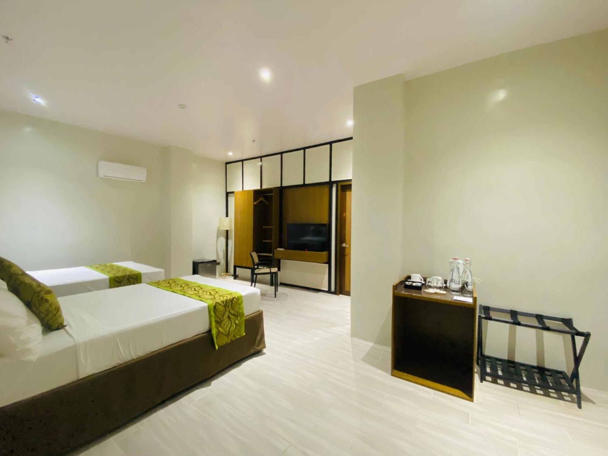 Maxi Hotel And Event Center Città di Tagbilaran Esterno foto