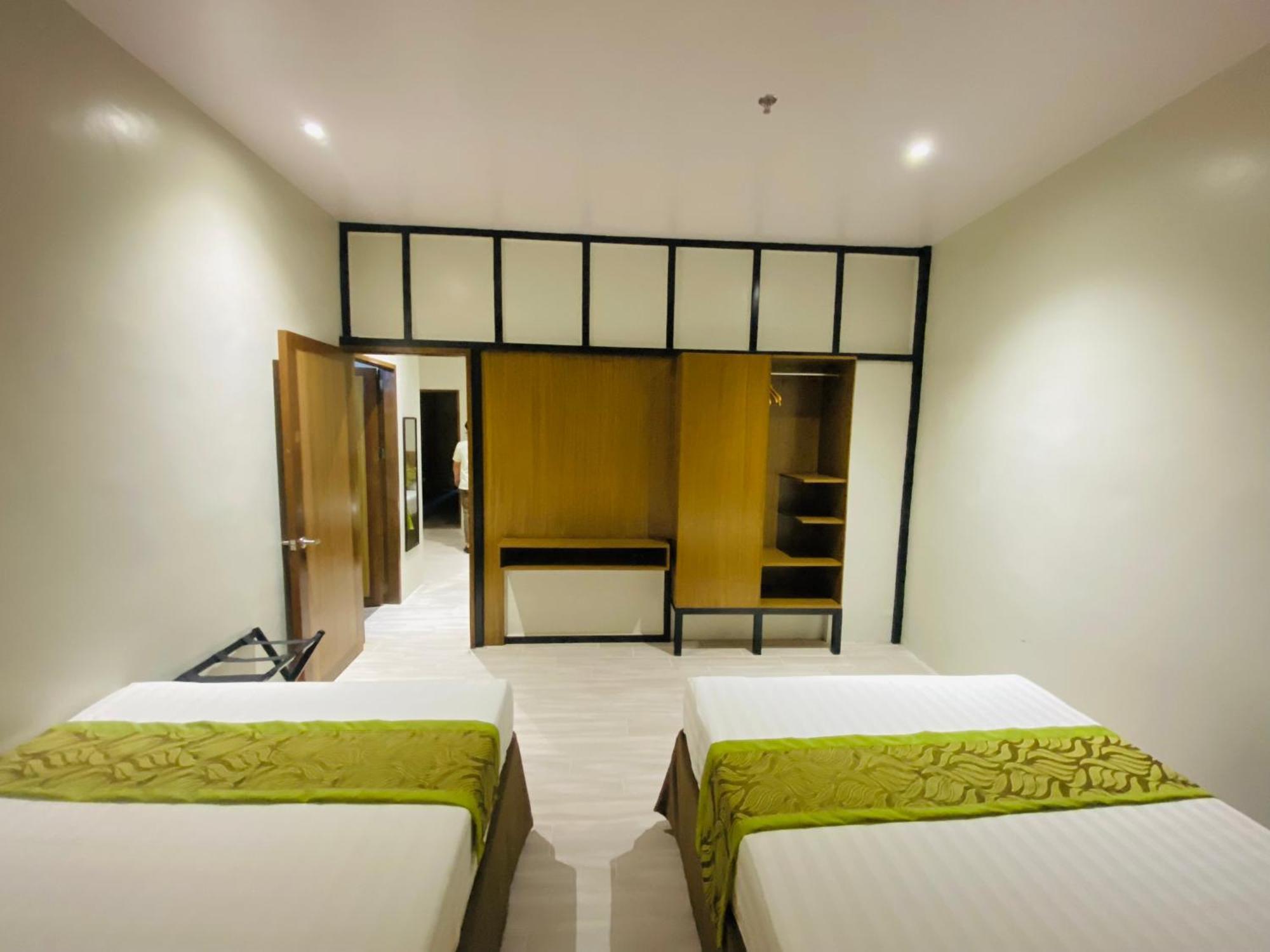 Maxi Hotel And Event Center Città di Tagbilaran Esterno foto