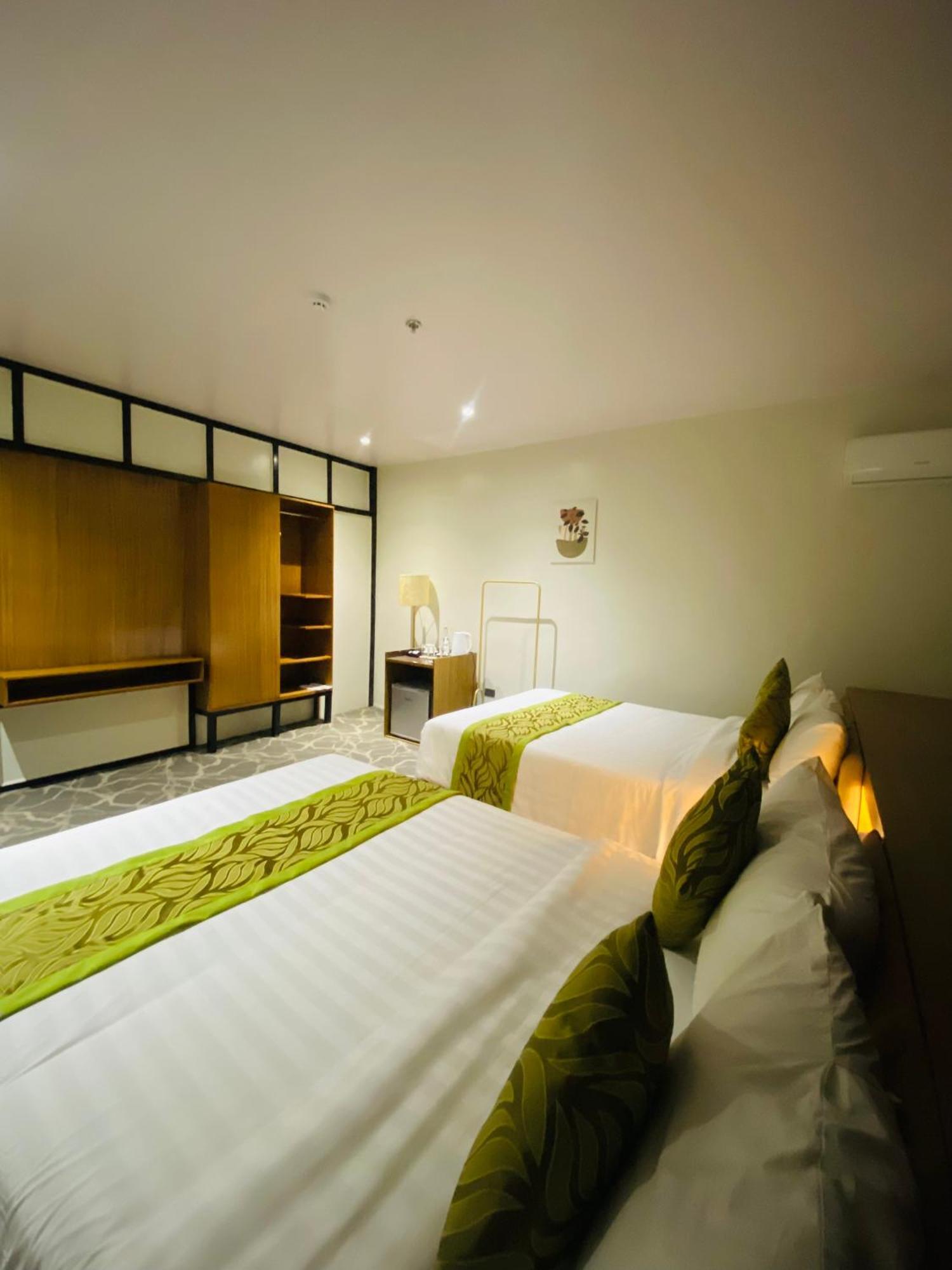 Maxi Hotel And Event Center Città di Tagbilaran Esterno foto