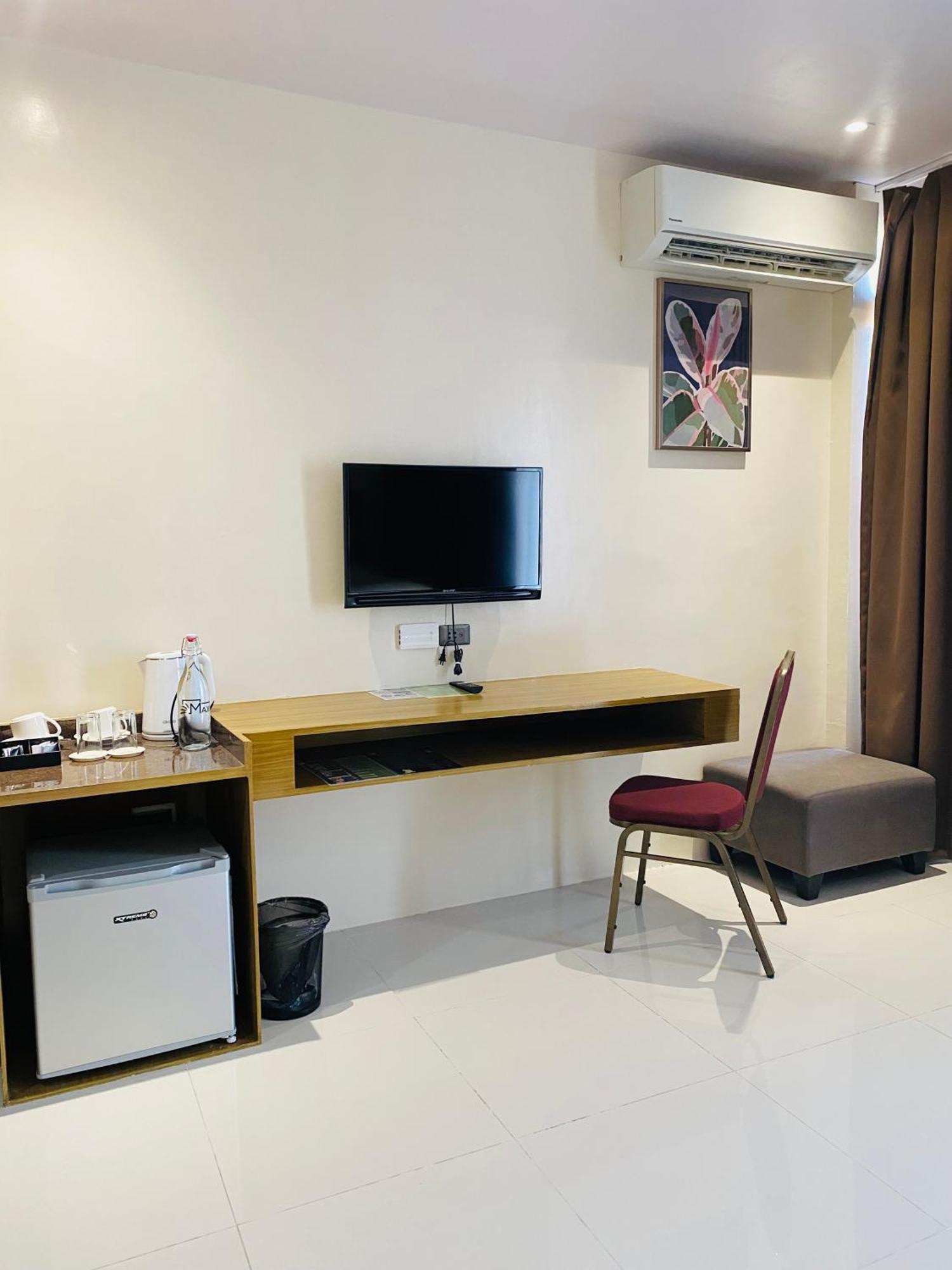 Maxi Hotel And Event Center Città di Tagbilaran Esterno foto