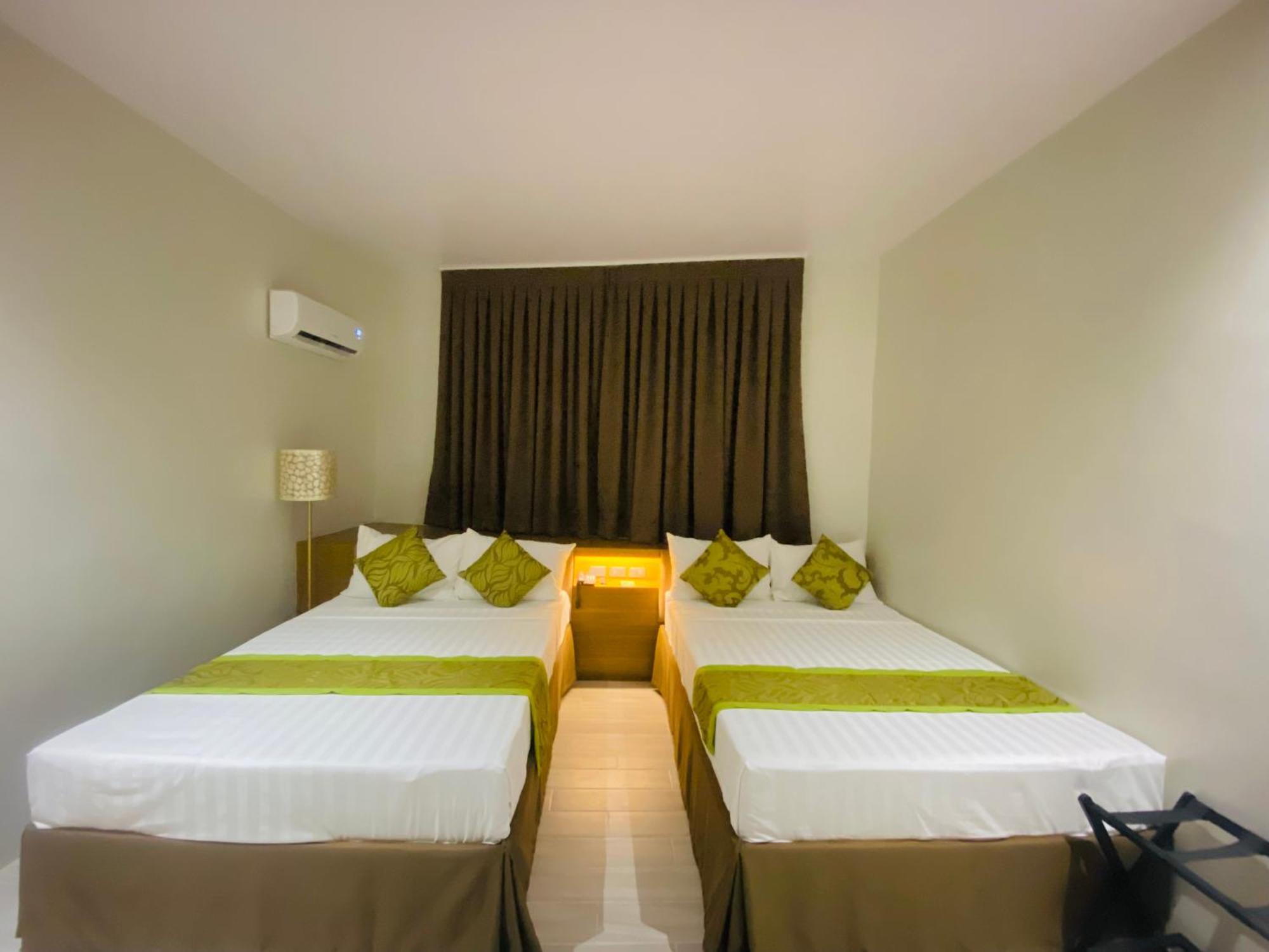 Maxi Hotel And Event Center Città di Tagbilaran Esterno foto