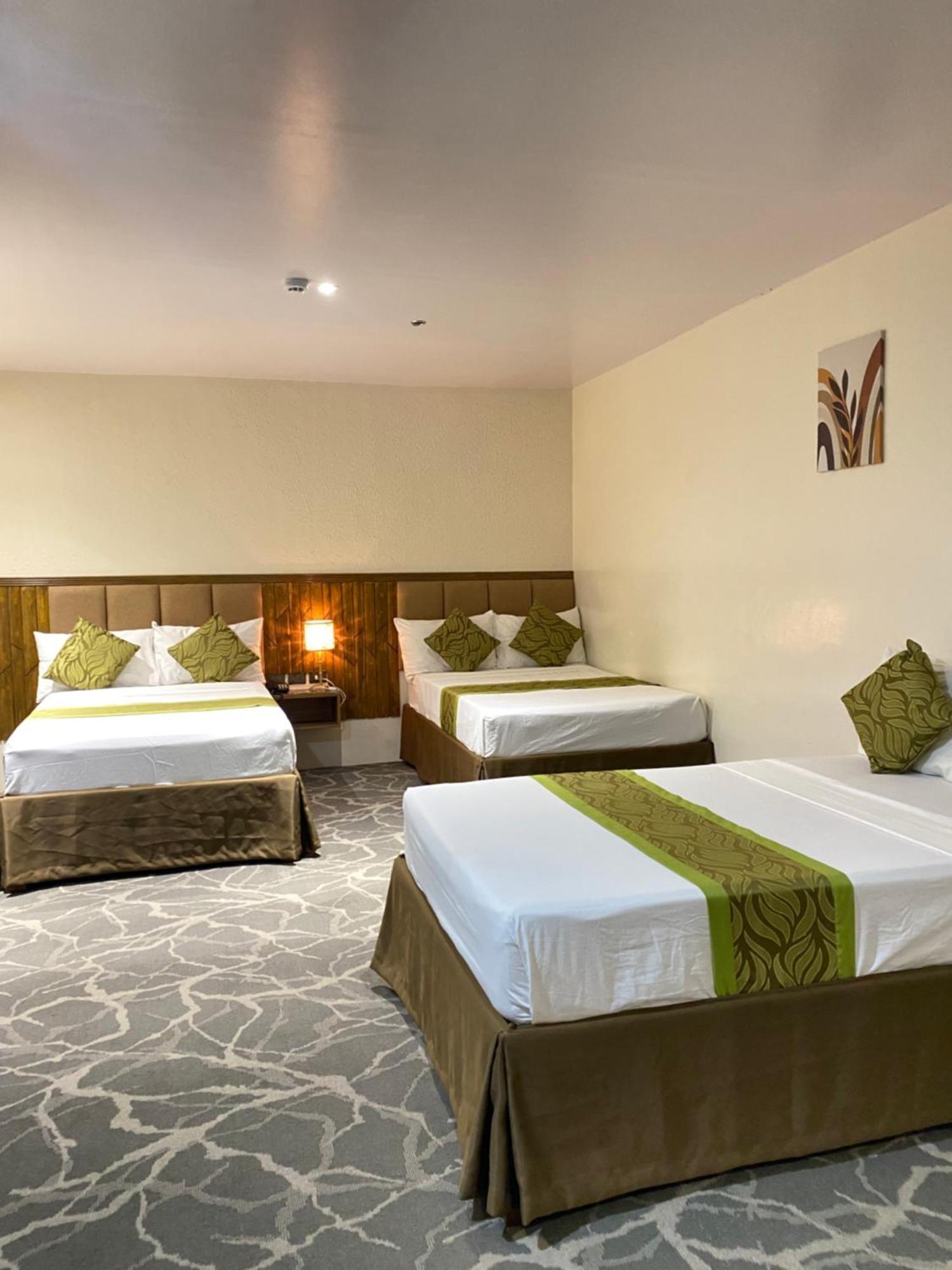 Maxi Hotel And Event Center Città di Tagbilaran Esterno foto