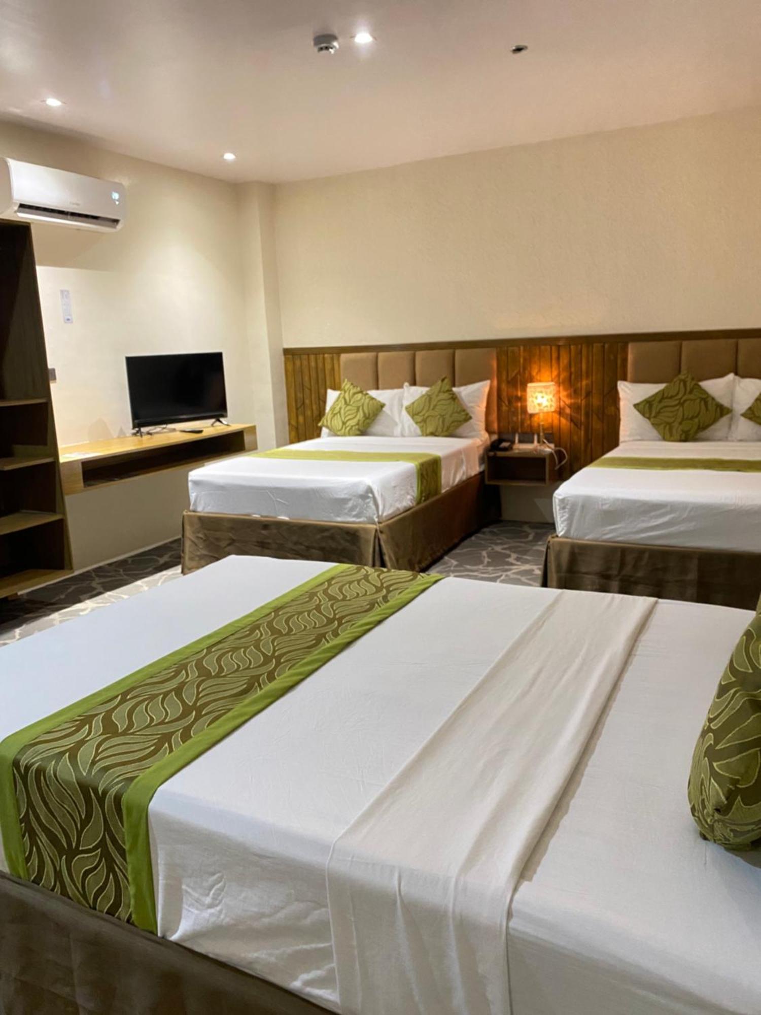 Maxi Hotel And Event Center Città di Tagbilaran Esterno foto