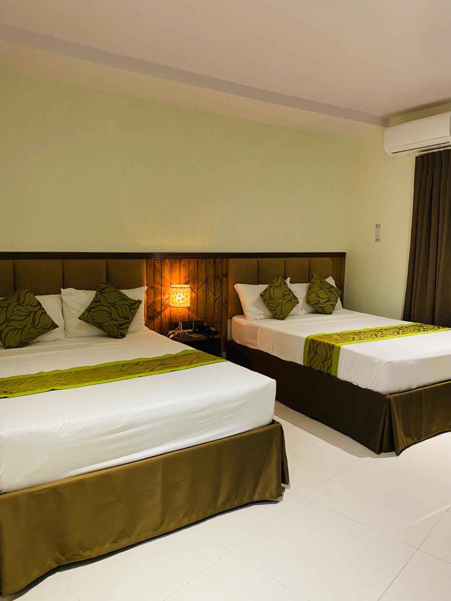 Maxi Hotel And Event Center Città di Tagbilaran Esterno foto