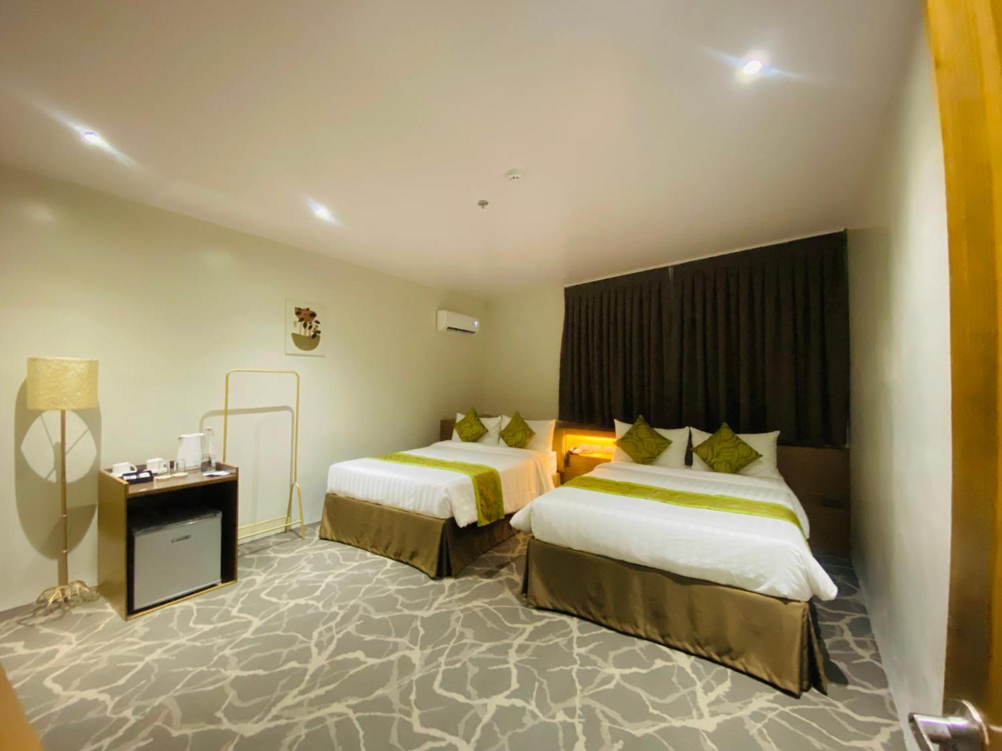 Maxi Hotel And Event Center Città di Tagbilaran Esterno foto