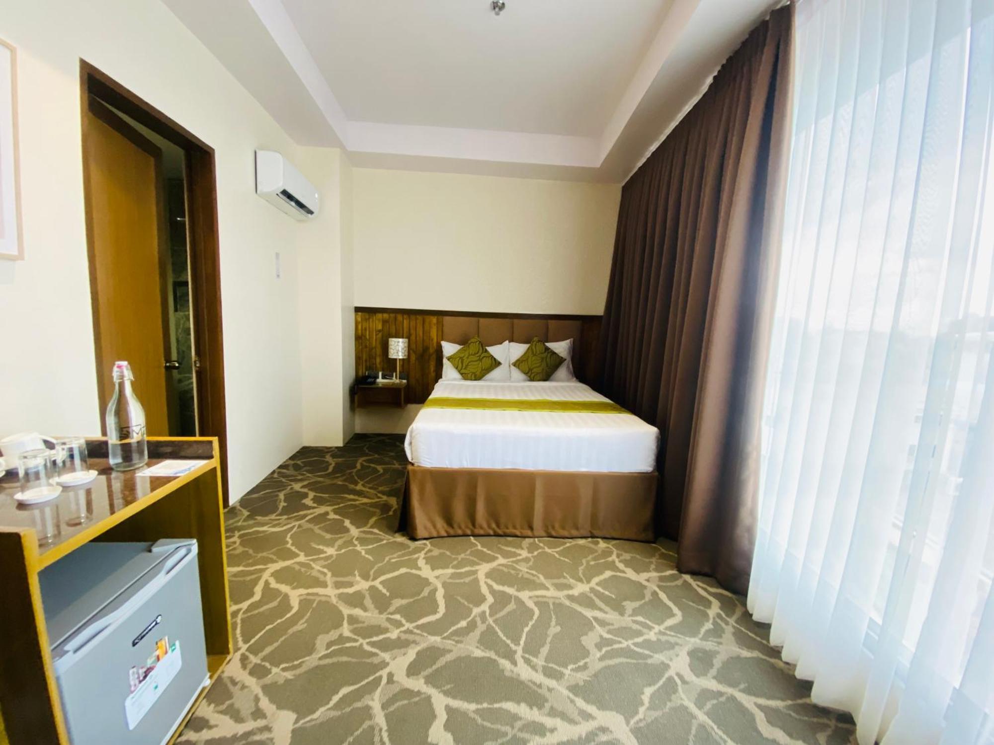 Maxi Hotel And Event Center Città di Tagbilaran Esterno foto