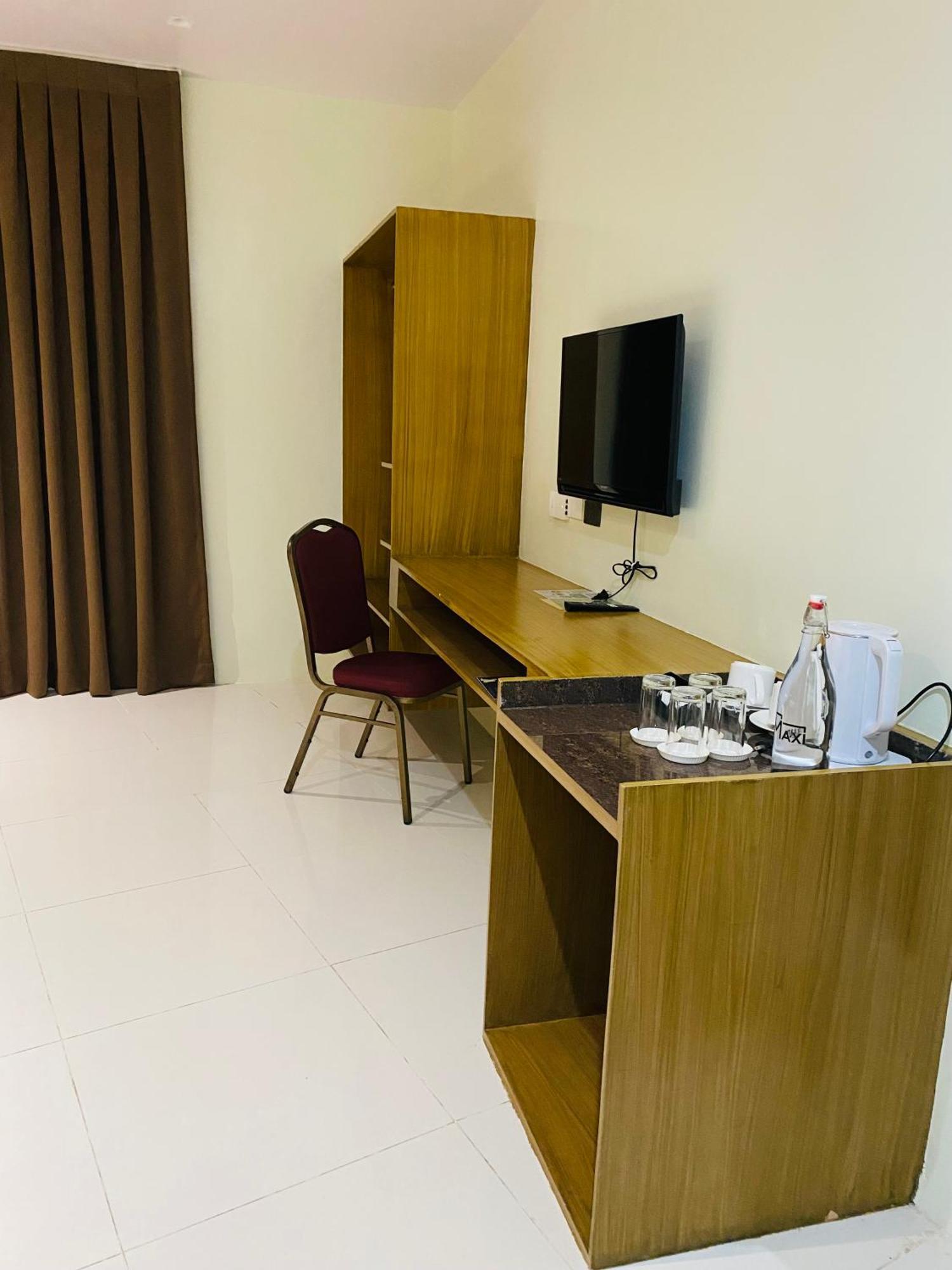 Maxi Hotel And Event Center Città di Tagbilaran Esterno foto