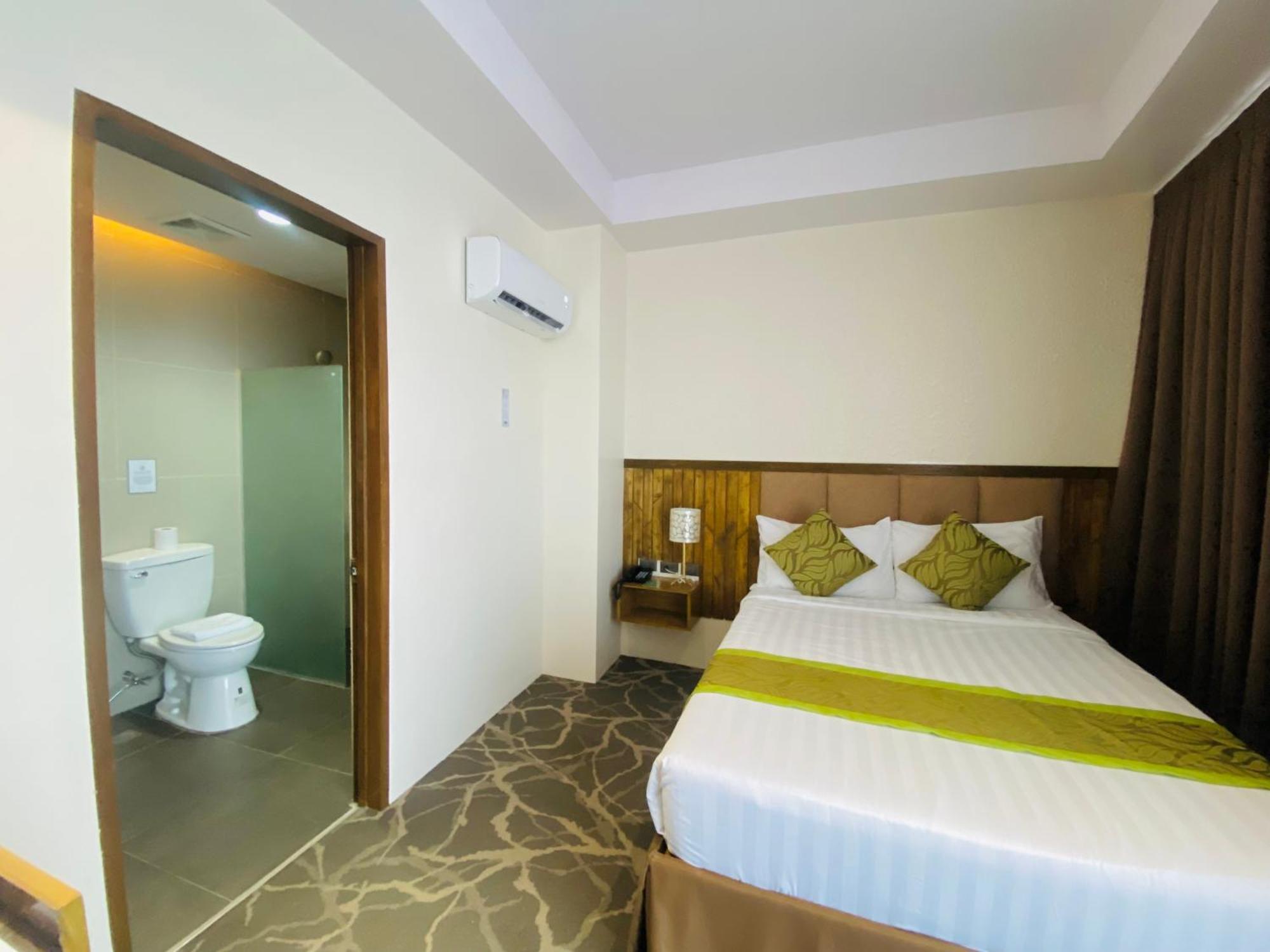 Maxi Hotel And Event Center Città di Tagbilaran Esterno foto